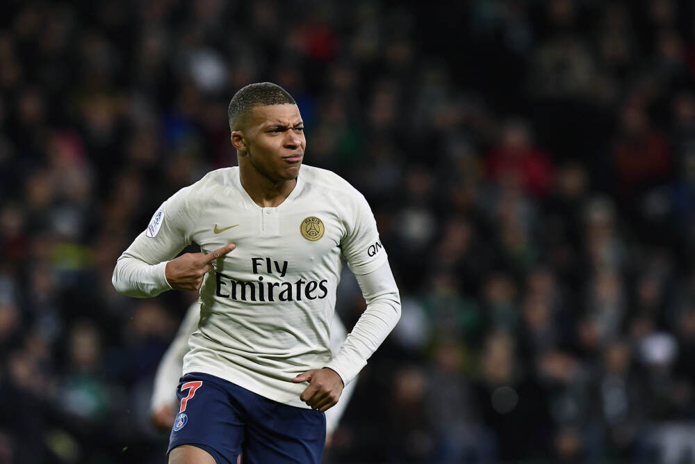 DeepSeek新年炸场! 梁文锋署名论文发布